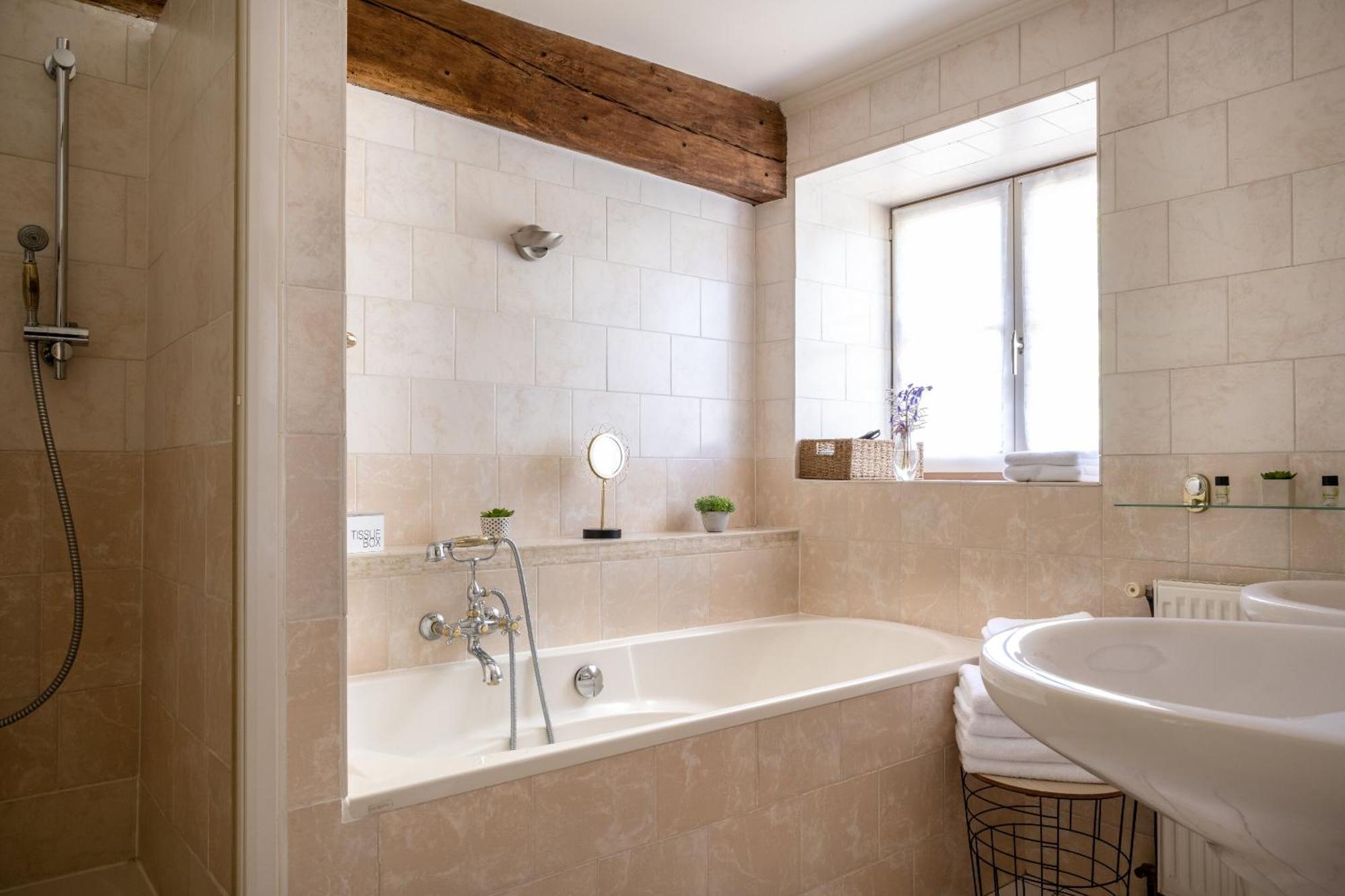La Dominotte Bed & Breakfast Demigny Room photo