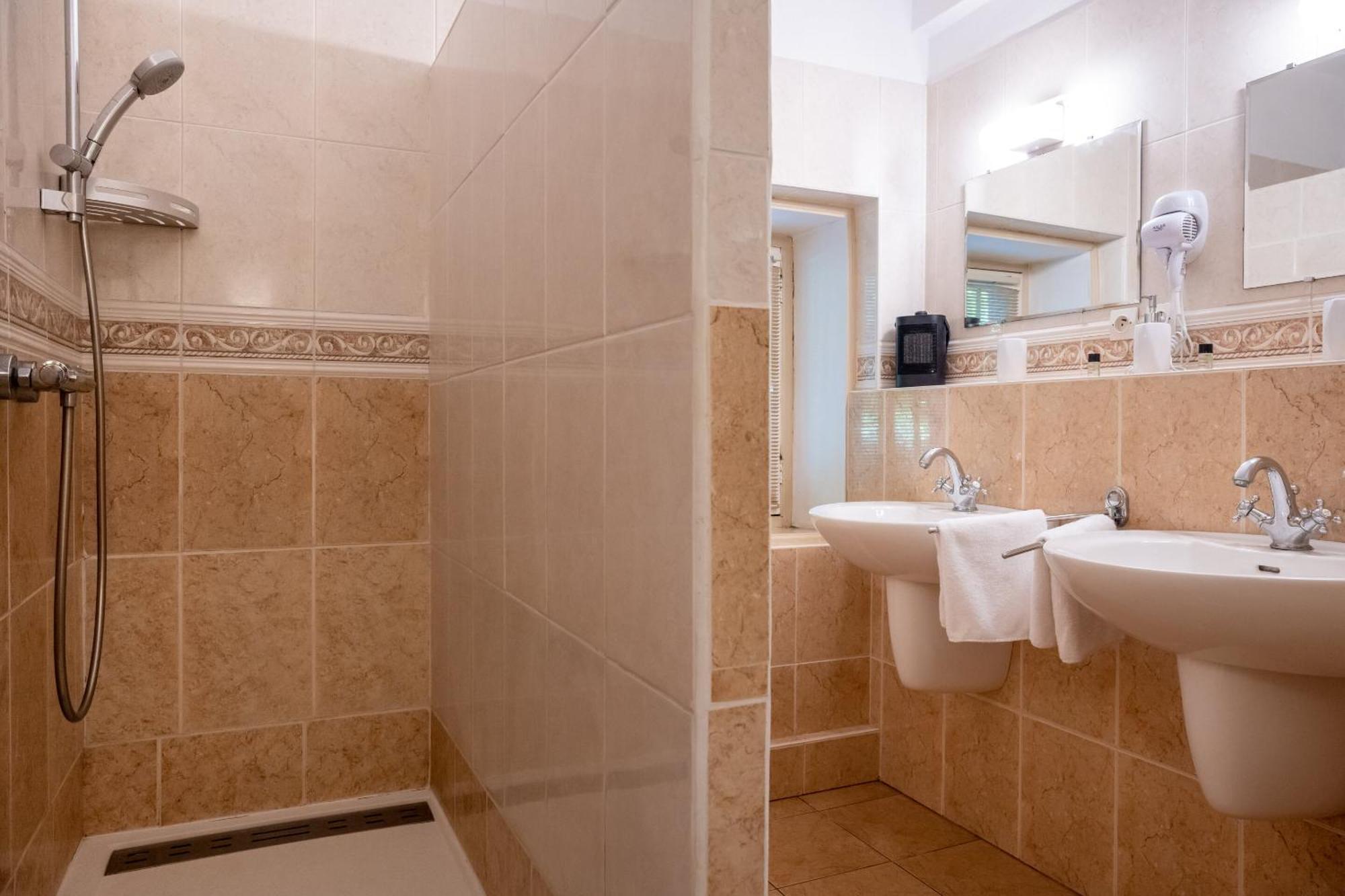 La Dominotte Bed & Breakfast Demigny Room photo